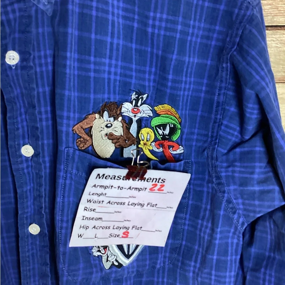 VINTAGE 1998 Warner Bros Long Sleeve Button Down Shirt Size Small - Picture 5 of 5